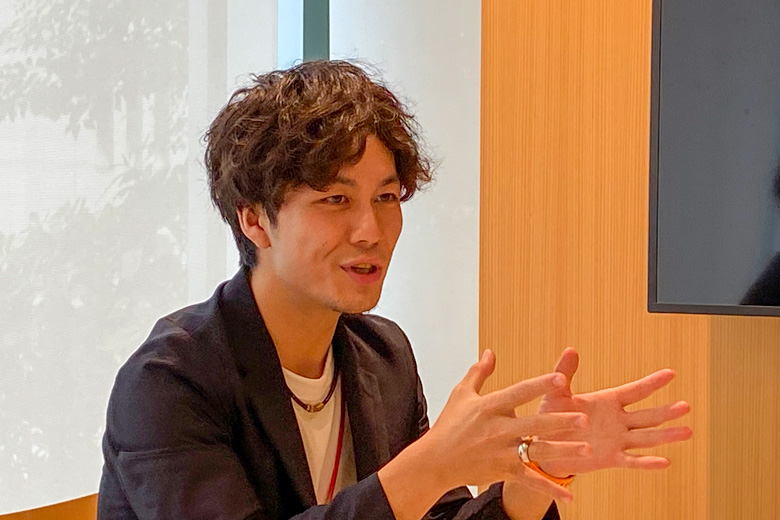 「とにかく体を動かして遊んだり運動したりするのが大好きだったんです」と語る桜井さん